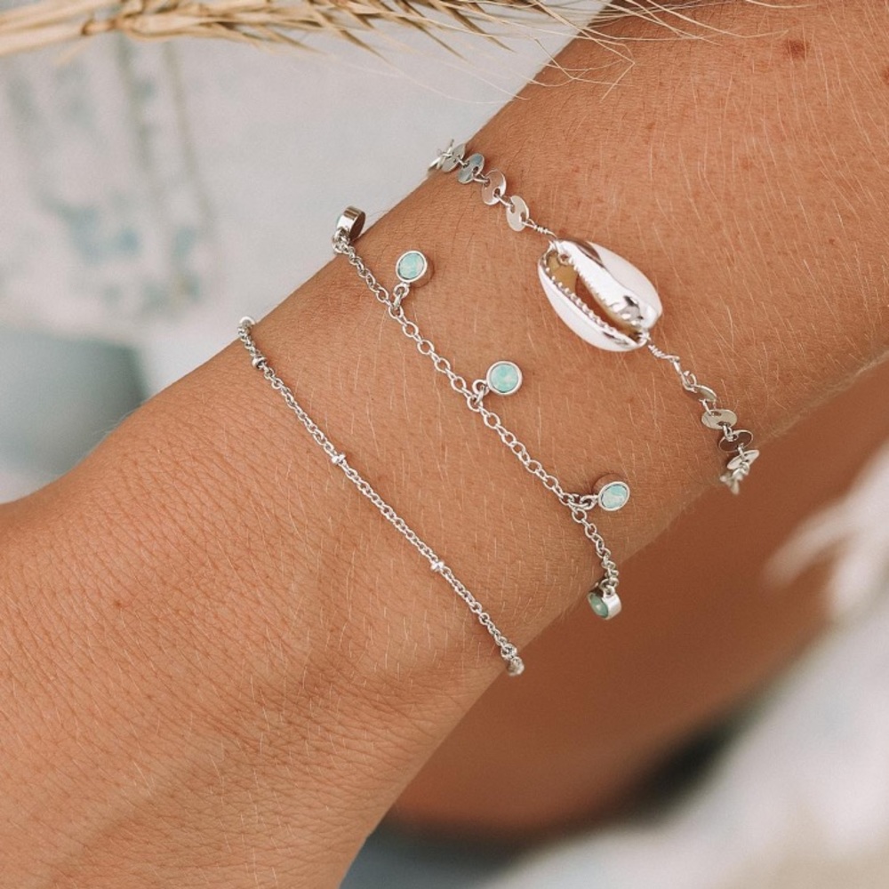 Pura Vida shell bracelet set
